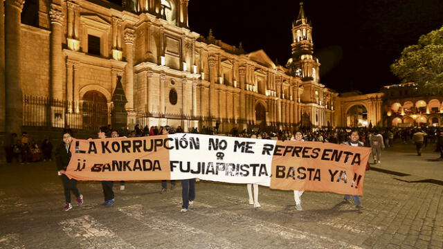 MARCHA. Por semanas, cientos de ciudadnos se congregaron en todo el Perú para marchar en contra de la corrupción cuando se destaparon los actos irregulares en el Congreso y Poder Judicial.