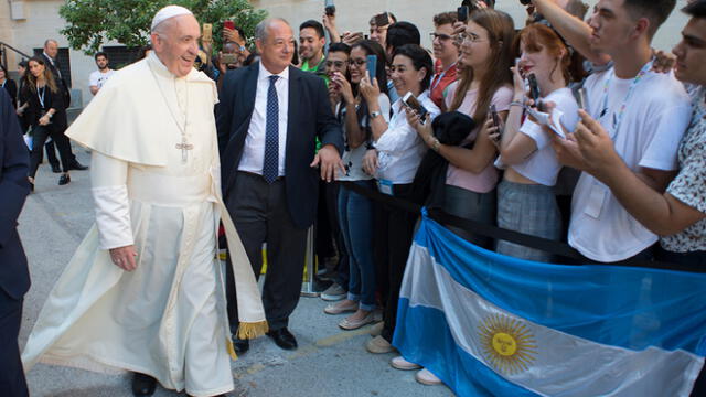 Papa Francisco inaugura sede de programa de educación en su barrio natal