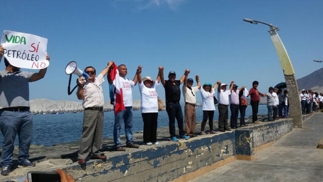 Chimbotanos realizan cadena humana en contra de la explotación petrolera
