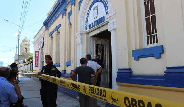 Chiclayo: Techo de velatorio cayó en pleno velorio y dejó dos personas heridas