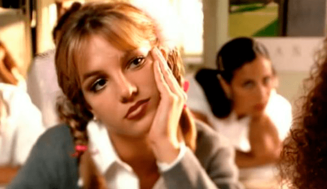 Britney Spears sorprende a sus fans al mostrarse con el look de 'Baby One More Time' [VIDEO]