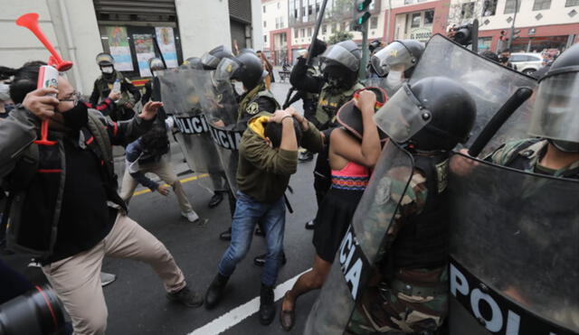 Asistentes a manifestaciones denunciaron agresiones por parte de las fuerzas del orden. Foto: Jorge Cerdán / La República