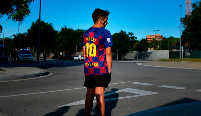 Al ver que Lionel Messi no llegó al Camp Nou para entrenar, el pequeño se puso a llorar. Foto: Sports Center