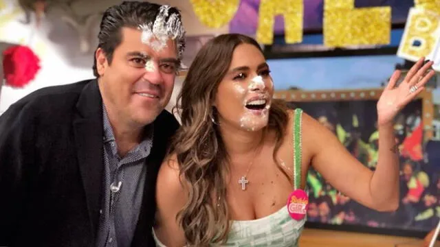 Galilea Montijo y su reacción al recibir tortazo en su cumpleaños [VIDEO]