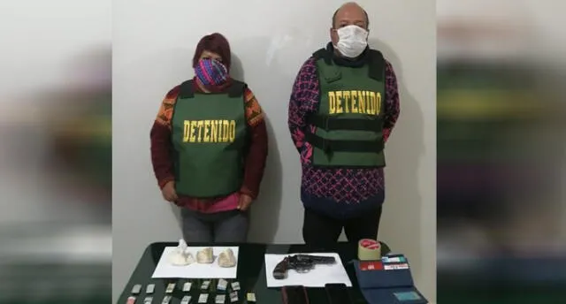 Agente policial en actividad y una mujer, detenidos al ser acusados de comercializar droga en Juliaca.