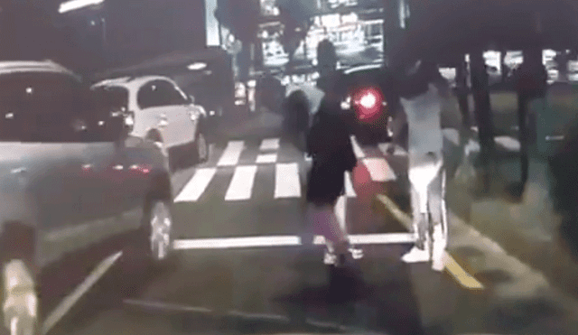 YouTube: hombre golpea a policía pero él reacciona con un sorprendente truco marcial [VIDEO] 