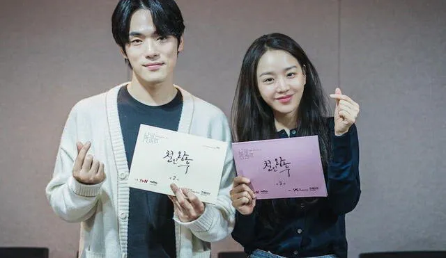 Kim Jung Hyun y Shin Hye Sun en la lectura del guion de Queen Choerin. Foto: tvN