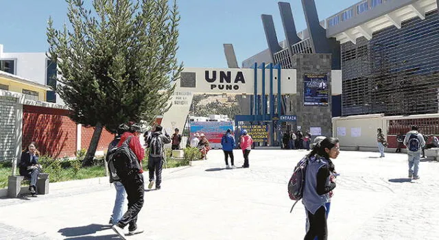 En Puno, catedráticos protestan por sus beneficios laborales 