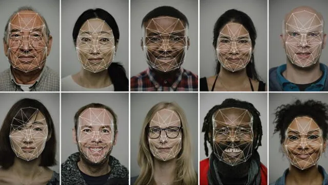 Amazon Rekognition puede detectar, analizando los rostros de las personas hasta 8 emociones.