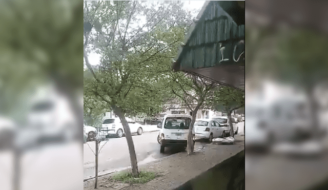 Facebook: Intenta estacionar su carro en una calle vacía y comete reiterados ‘bloopers’ [VIDEO]