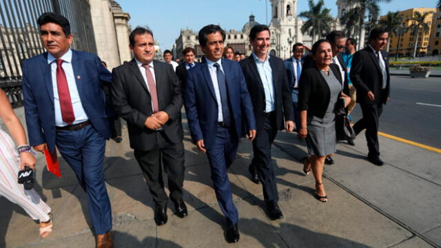 Congresistas de cuatro bancadas se reunieron con Vicente Zeballos