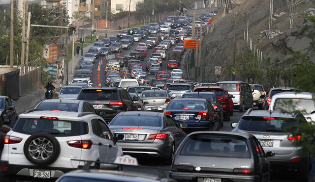 Congestión vehicular continúa en  La Molina y Surco [FOTOS]