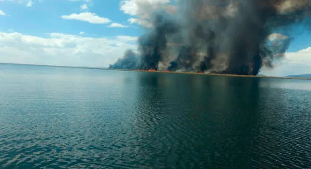  Puno: reportan incendio cerca a la isla de 'Los Uros' [VIDEO]