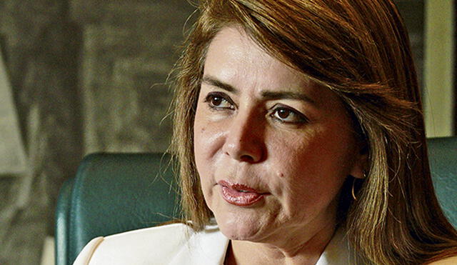 Vizcarra anuncia que Elizabeth Hinostroza dejará de ser ministra de Salud