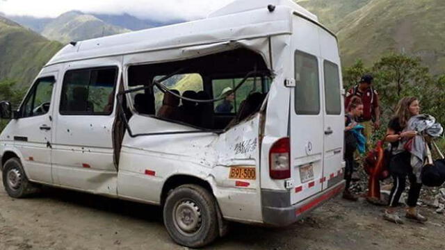Cusco: turista argentina murió tras la caída de roca sobre bus en el que viajaba