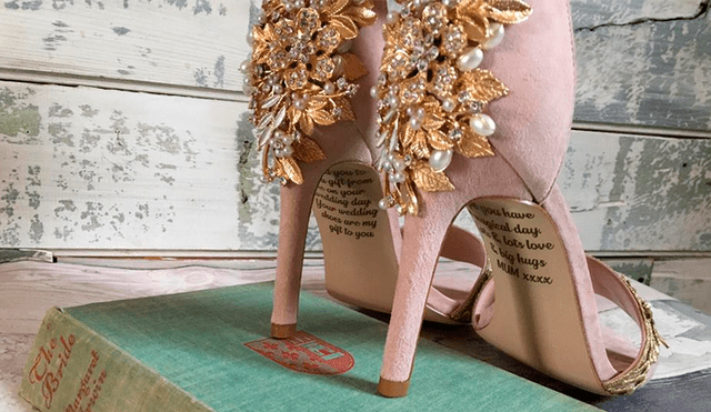 Conmovedor mensaje de su madre fallecida aparece en zapatos de boda [FOTOS]
