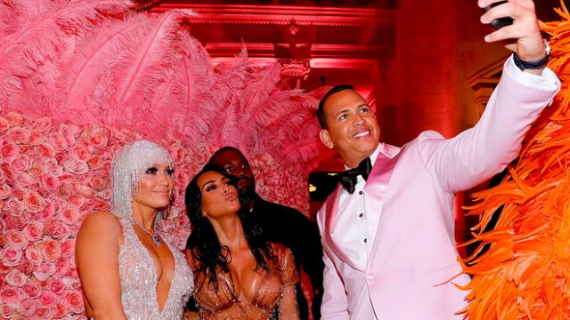 Jennifer Lopez y Kim Kardashian se unen para divertido comercial 