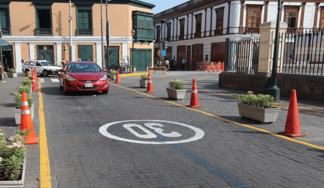 Cercado de Lima: Reducen a 30 km/h la velocidad permitida para vehículos en el Centro Histórico 