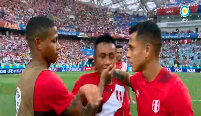 Hinchas despiden a la blanquirroja del Mundial cantando 'Contigo Perú' [VIDEO]
