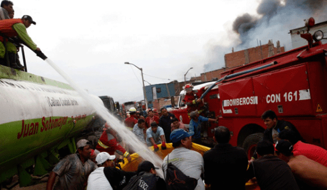 Callao: incendio consume dos viviendas en jirón Loreto