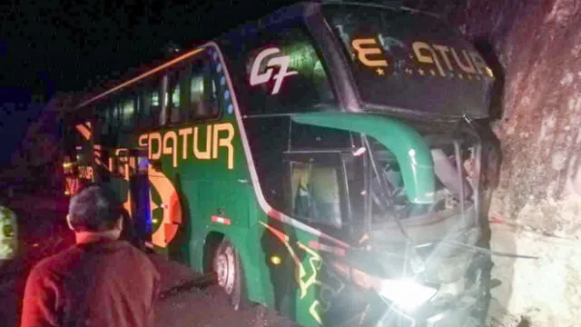Tarma: 33 heridos dejó choque de bus interprovincial contra cerro