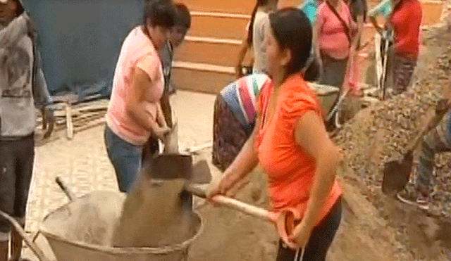 Decenas de padres reconstruyen colegio en San Juan de Lurigancho [VIDEO]