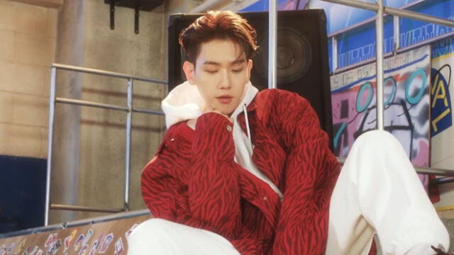 Desliza para ver más fotos de Baekhyun de EXO en el MV "Candy".