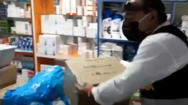Policías encontraron cajas con azitromicina en almacén de farmacia. (Foto: Captura de video / Latina Noticias)