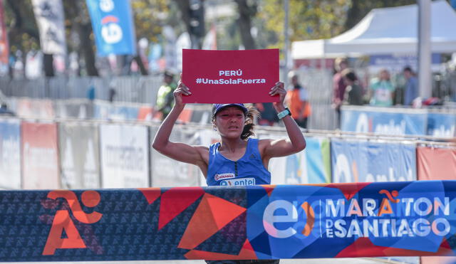 Inés Melchor ganó en la maratón de Santiago y dedicó triunfo al Perú