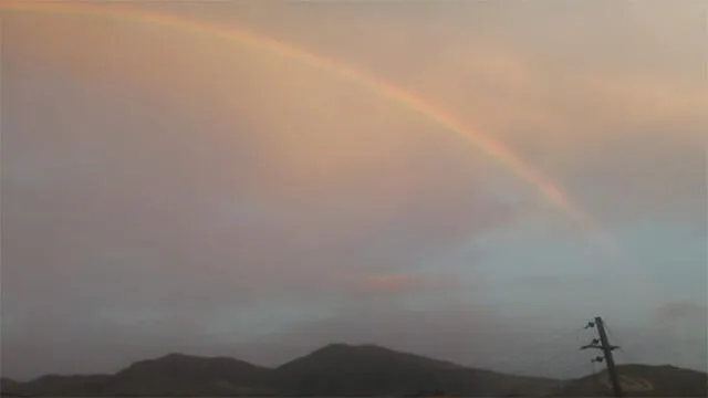 En San Martín de Porres, los ciudadanos fueron sorprendidos con la aparición del arcoíris a lo largo del cielo limeño.
