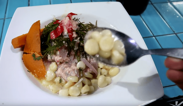 Video es viral en YouTube. El joven no desaprovechó su primera visita a Lima y probó los platos más emblemáticos de la gastronomía peruana. Foto: Captura.