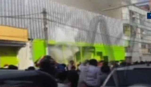 Incendio afectó una galería del Cercado de Lima