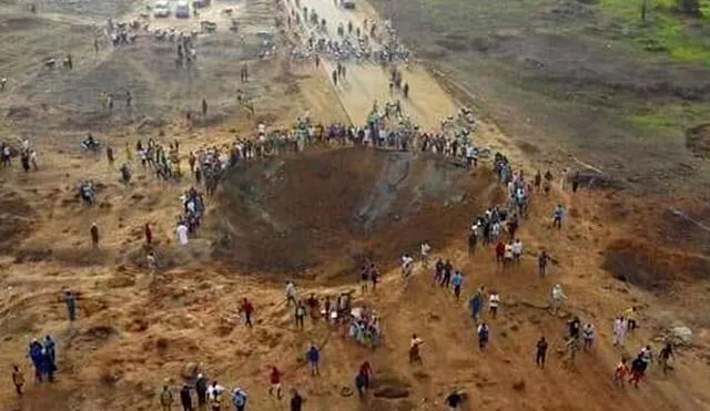 El enorme cráter se ha atribuido al impacto de un meteorito en Nigeria. Foto: EMM Visuals.