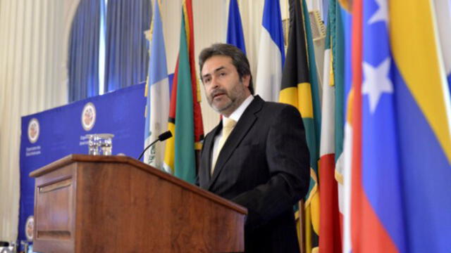 Juan Jiménez Mayor‏ renuncia a misión de la OEA en Honduras