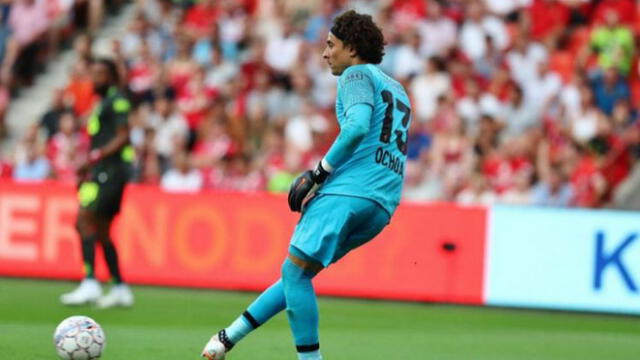 El insólito blooper de Guillermo Ochoa en la liga belga [VIDEO]