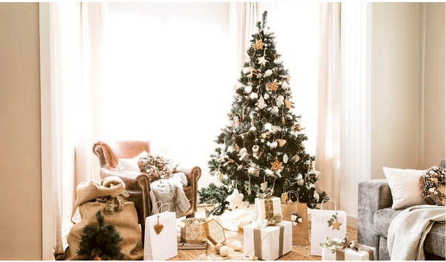 El árbol de Navidad es uno de los símbolos más reconocibles de las fiestas de fin de año. Foto: EFE