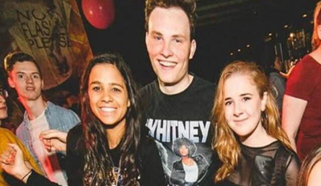 Twitter: la foto de estos jóvenes en una fiesta se volvió viral por un pequeño detalle