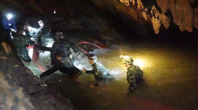 12 niños siguen atrapados  en una cueva en Tailandia