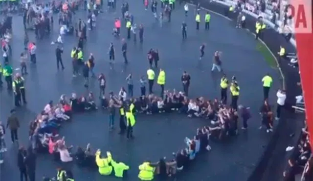 Twitter: policías protagonizan tierno baile con fans durante concierto benéfico de Ariana Grande