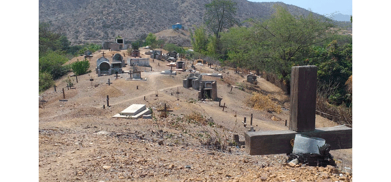 Julio Hidalgo solicitó a las autoridades tomar cartas en el asunto para solucionar el problema de los cementerios. Foto: La República.