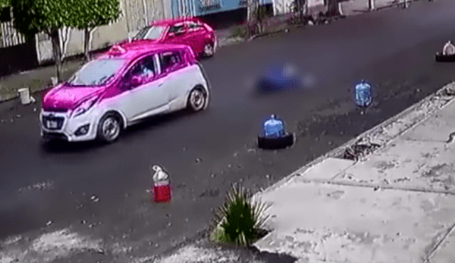 YouTube: mujer es arrastrada por taxi y buscan a responsable [VIDEO]
