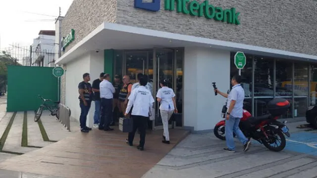 Facinerosos irrumpieron en la agencia bancaria al momento en que cambista depositaba 10 mil dólares.. (Foto: La República)