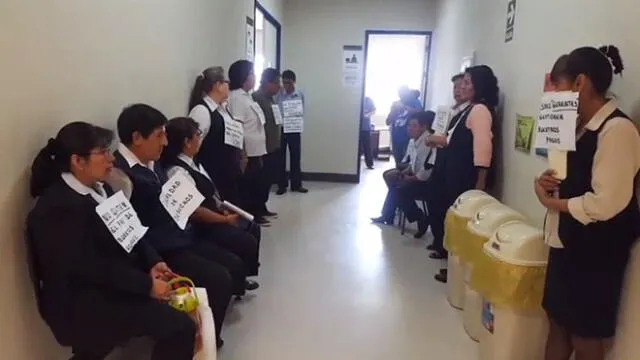 Administrativos del hospital de Contingencia de Moquegua protestan por pagos [VIDEO]