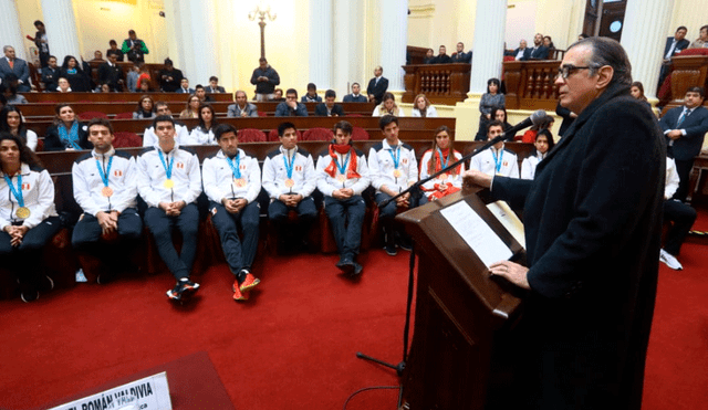 Congreso reconoce a deportistas peruanos. Foto: Congreso