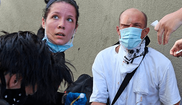 Halsey es captada curando a heridos durante protesta en Los Ángeles por la muerte de George Floyd