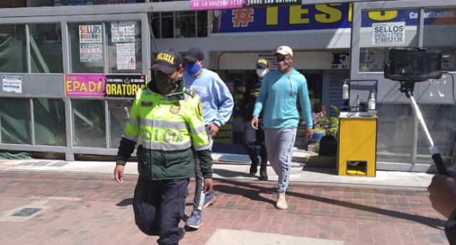 Cuatro personas fueron detenidas, quienes al parecer se dedicaban a adulterar los certificados. Foto: La República.