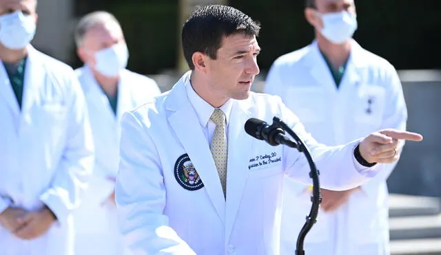 Sean Conley, médico de cabecera de Donald Trump, aseguró que el mandatario se encuentra estable. Foto: AFP