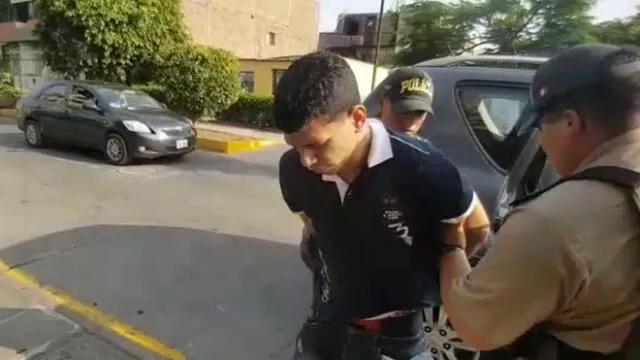 José David Azócar Villaroel (27) robó costosas pertenencias en local, pero no pudo huir gracias a rápida acción de transeúntes. (Foto: Captura de video / La República)