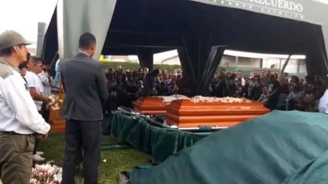 Estudiantes fueron sepultados juntos en el cementerio Parque del Recuerdo del Callao. (Foto: Grace Mora / La República)