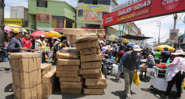 Desorden y deficiente control municipal frente al comercio ambulatorio en Arequipa.